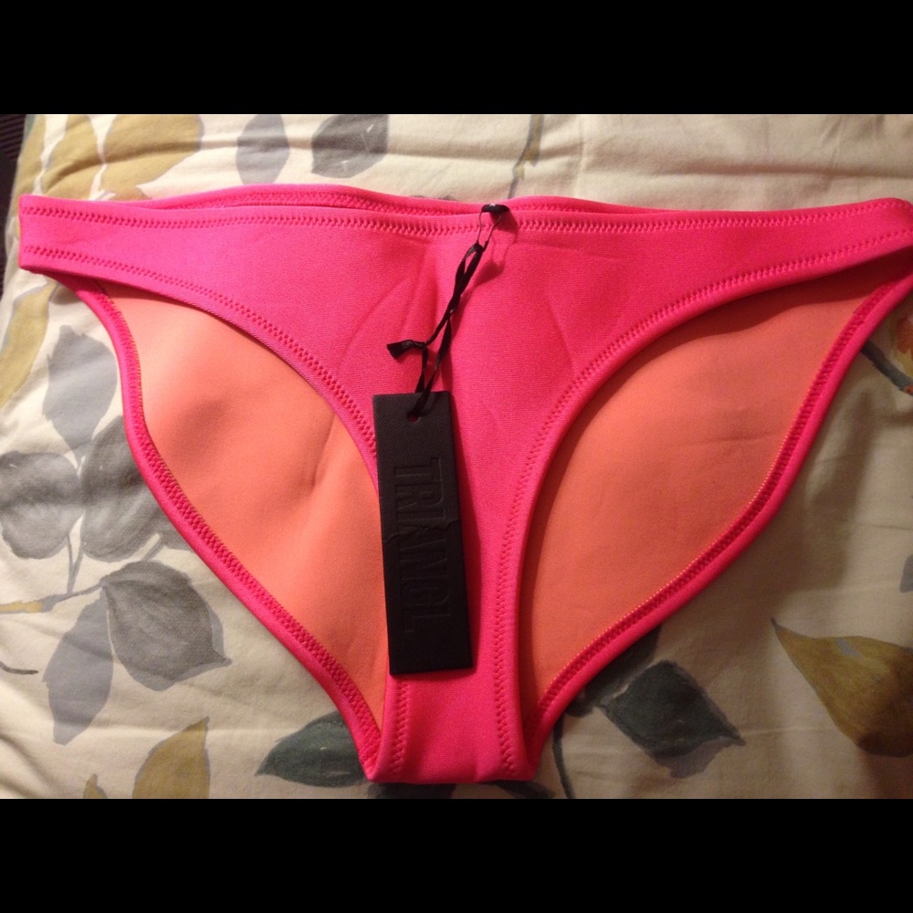 Triangle bikini bottom!